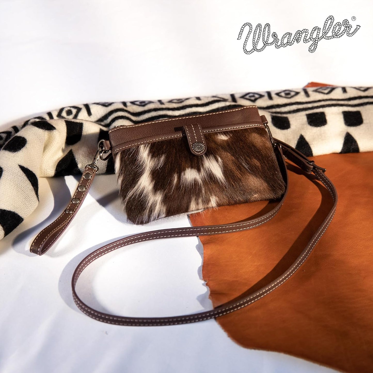 Wrangler Western Crossbody Bags for Women Clutch Wristlet Purse